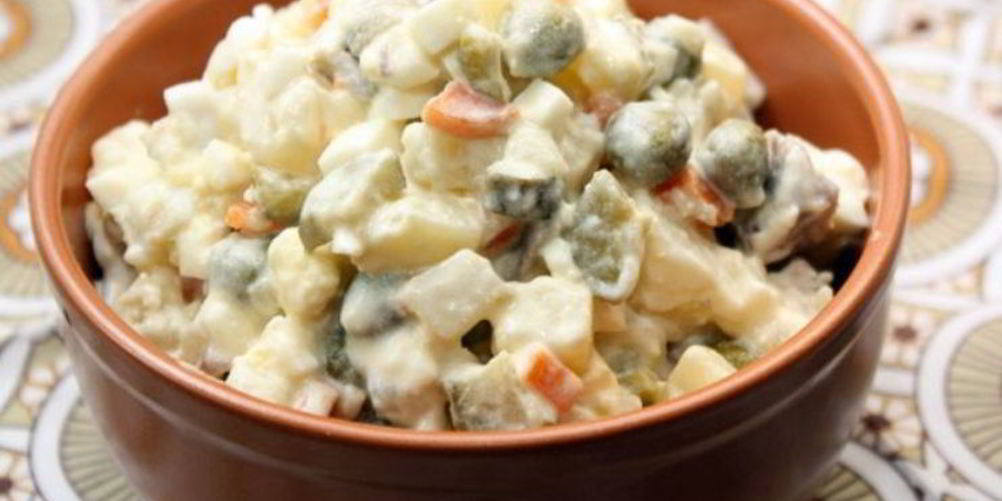 Рецепт салата оливье с солеными огурцами