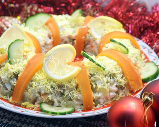 Салат с курицей Праздничное оливье