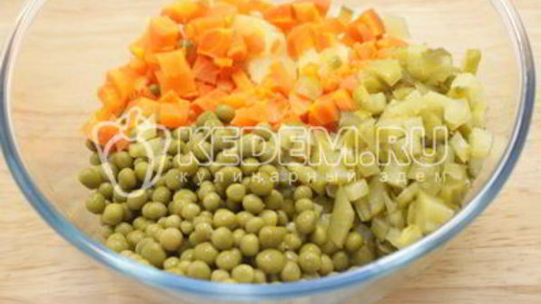 салат с курицей праздничное оливье