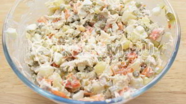 салат с курицей праздничное оливье