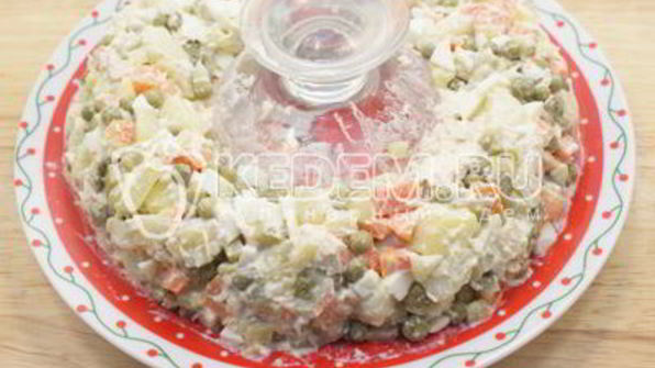 салат с курицей праздничное оливье