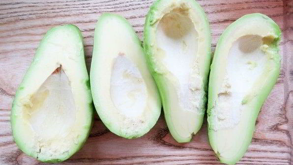 современный оливье с авокадо