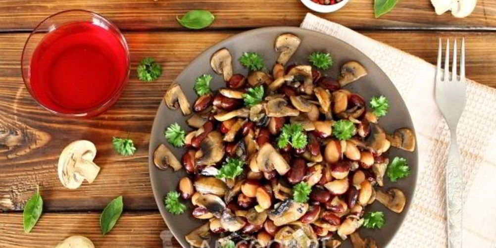 Рецепт постного салата с грибами и фасолью