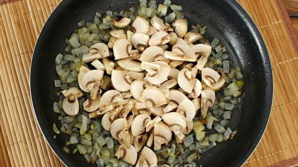 постный салат с грибами и фасолью