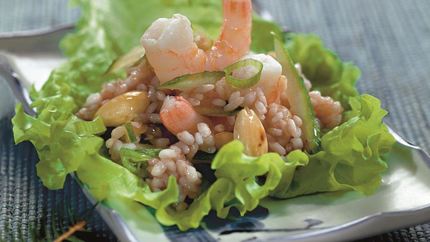 Рисовый салат с креветками