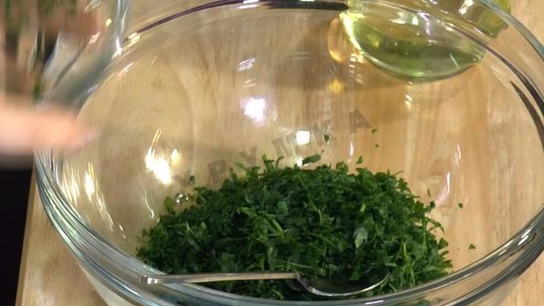 салат из черной чечевицы с зеленью