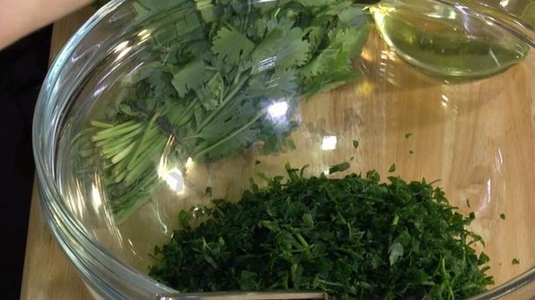 салат из черной чечевицы с зеленью