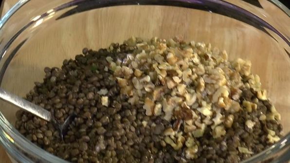 салат из черной чечевицы с зеленью