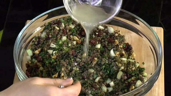 салат из черной чечевицы с зеленью