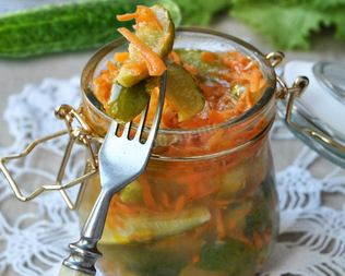 Салат из кабачков с огурцами на зиму