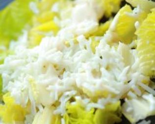 Салат из латука с яйцом