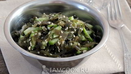 Салат из морской капусты с огурцом