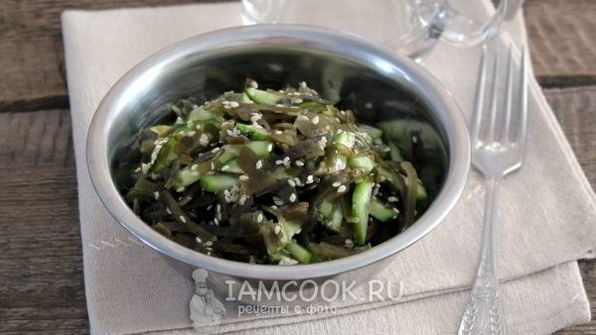 салат из морской капусты с огурцом
