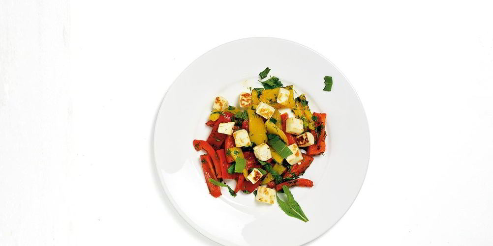 Рецепт салата из перцев и жареного халуми