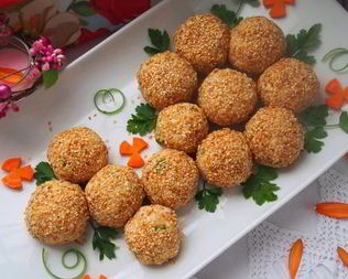 Салатные шарики Мимоза в кунжуте