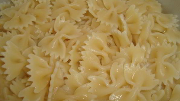 грибы в сливочном соусе под шубой из фарфалле