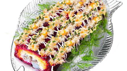 Рулет сельдь под шубой с маринованным луком