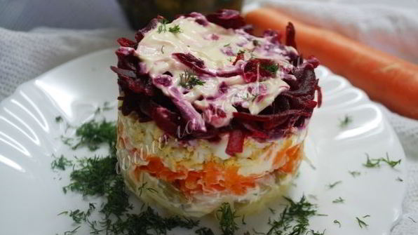 салат под шубой с солеными огурцами