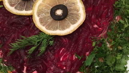 Селедка под шубой с хлебом