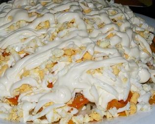 Слоеный салат Печень под шубой с яблоками