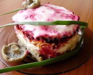 Соленые грузди под шубой с соевым майонезом