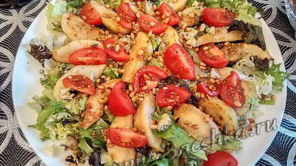 Салат с грушей и сыром