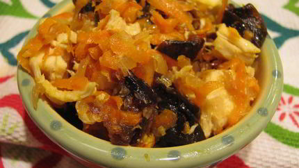 Салат с курицей и черносливом