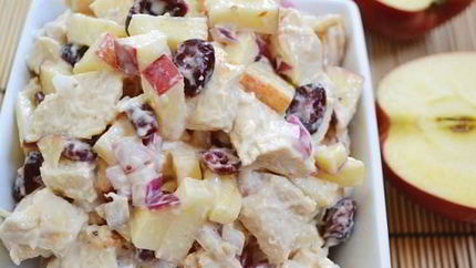 Салат с курицей и яблоком