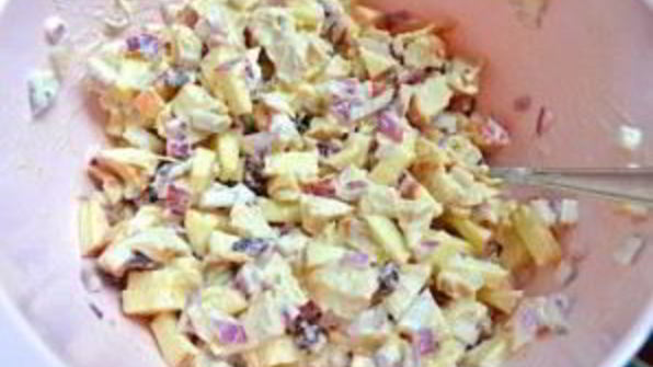 салат с курицей и яблоком