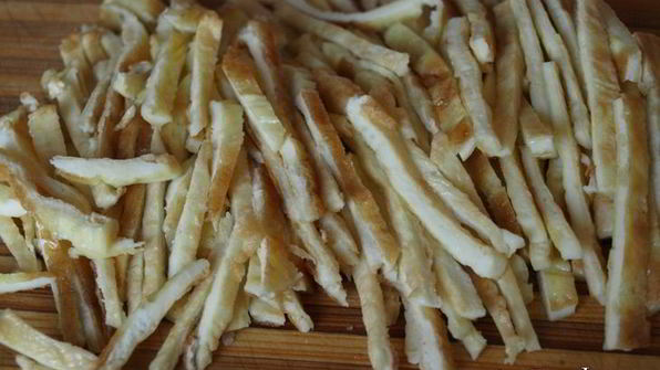 салат с курицей, ветчиной и морковью по-корейски