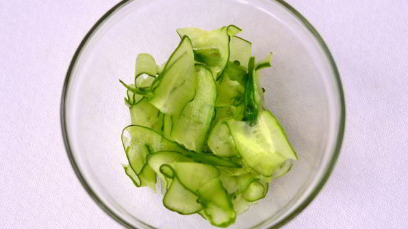 салат с печенью трески и перепелиными яйцами