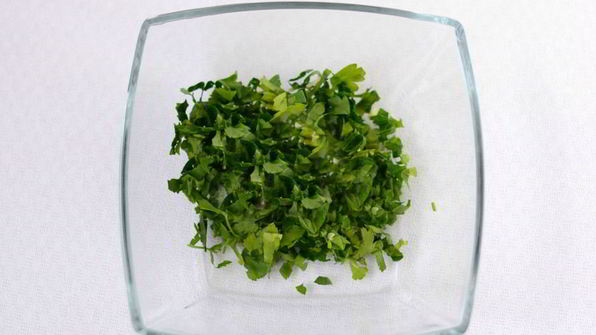 салат с печенью трески и перепелиными яйцами