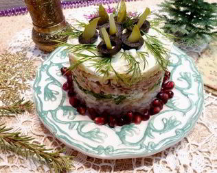 Салат с тунцом и яблоком