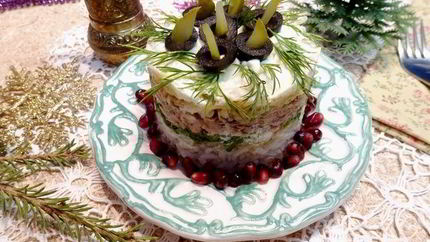 Салат с тунцом и яблоком