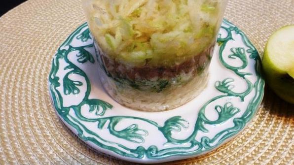 салат с тунцом и яблоком