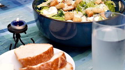 Салат Цезарь классический