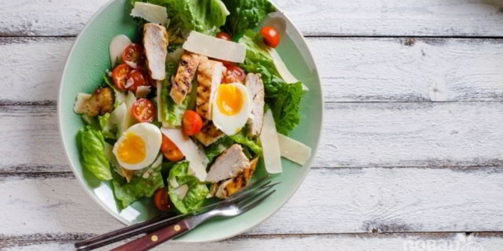 Рецепт салата цезарь с лимонно-медовой заправкой