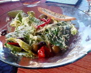 Салат Цезарь с оливками