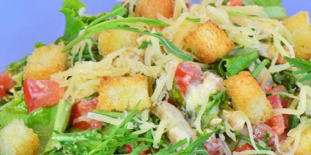 Рецепт салата цезарь с руколой