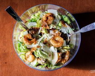 Цезарь с креветками простой