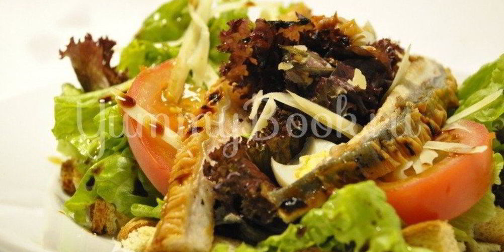 Рецепт цезаря с угрема и соусома бальзамика карамели