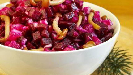 Винегрет с маринованными опятами