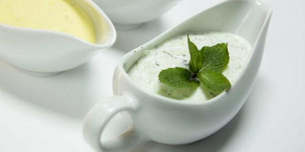Рецепт йогуртового соуса с огурцом и мятой