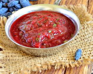 Соус из гриль-перца с жимолостью