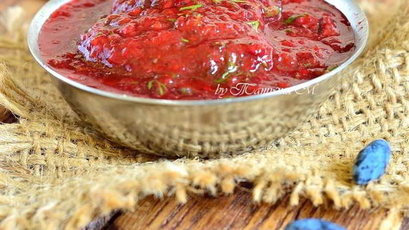 соус из гриль-перца с жимолостью