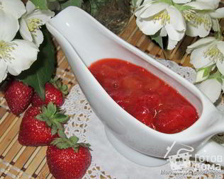 Соус из ревеня и клубники