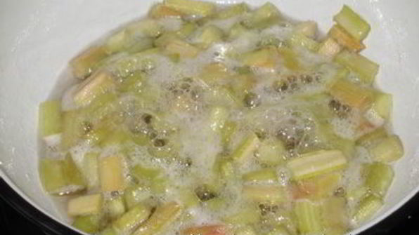 соус из ревеня и клубники