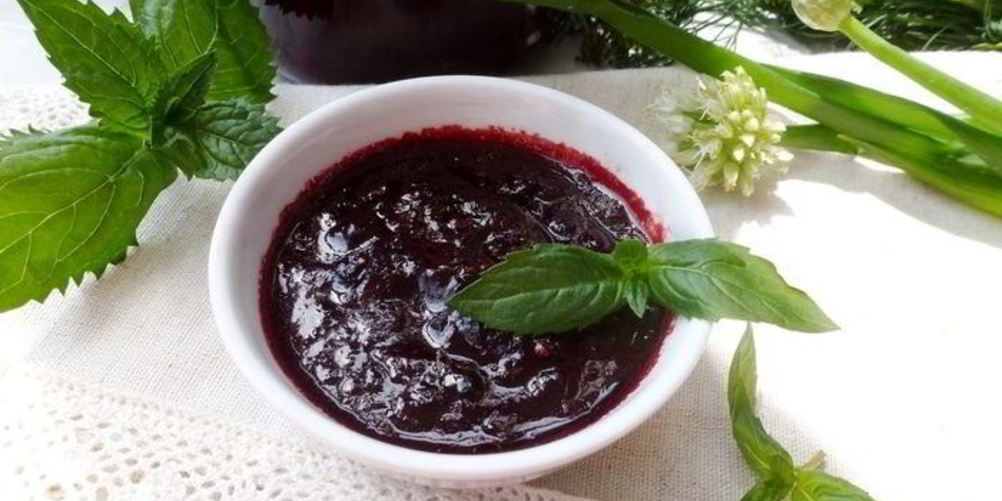 Рецепт соуса из жимолости к мясу