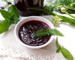Соус из жимолости к мясу