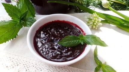 Соус из жимолости к мясу